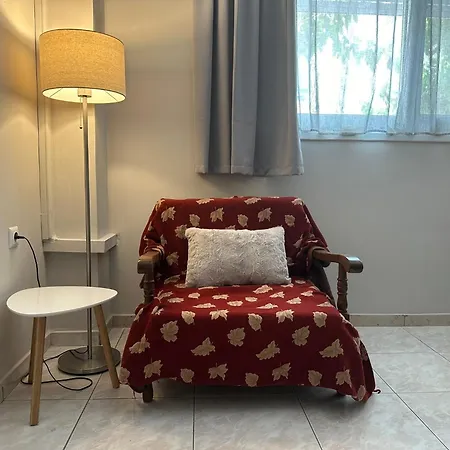 Appartement Eliasnest Evterpi - με σοφίτα και κήπο στο κέντρο της καλαμάτας Kalamáta