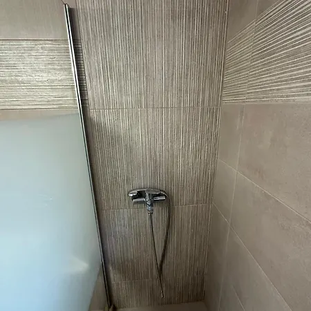 Appartement Eliasnest Evterpi - με σοφίτα και κήπο στο κέντρο της καλαμάτας *