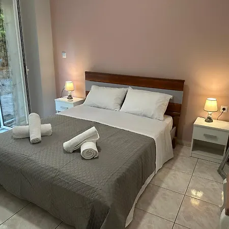 Eliasnest Evterpi - με σοφίτα και κήπο στο κέντρο της καλαμάτας