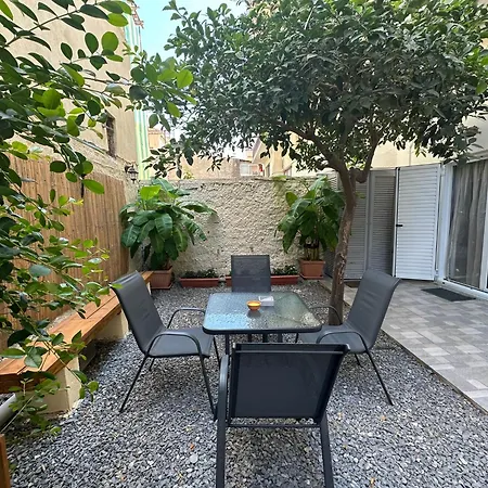 Appartement Eliasnest Evterpi - με σοφίτα και κήπο στο κέντρο της καλαμάτας