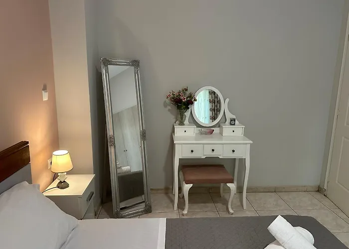 Eliasnest Evterpi - με σοφίτα και κήπο στο κέντρο της καλαμάτας Kalamata