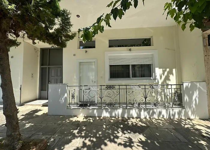 Apartamento Eliasnest Evterpi - με σοφίτα και κήπο στο κέντρο της καλαμάτας Kalamata