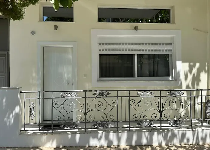 Eliasnest Evterpi - με σοφίτα και κήπο στο κέντρο της καλαμάτας * Kalamata