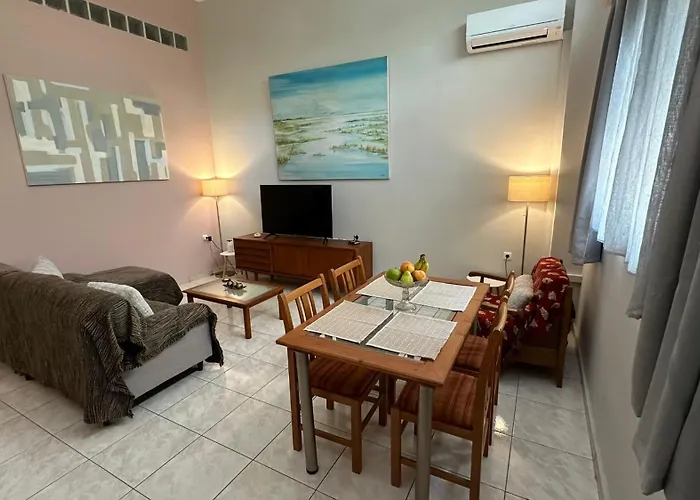 Eliasnest Evterpi - με σοφίτα και κήπο στο κέντρο της καλαμάτας *