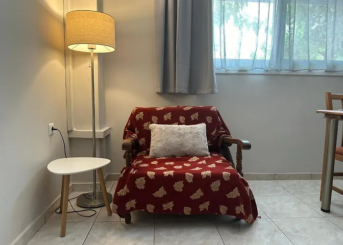 Apartamento Eliasnest Evterpi - με σοφίτα και κήπο στο κέντρο της καλαμάτας Kalamata