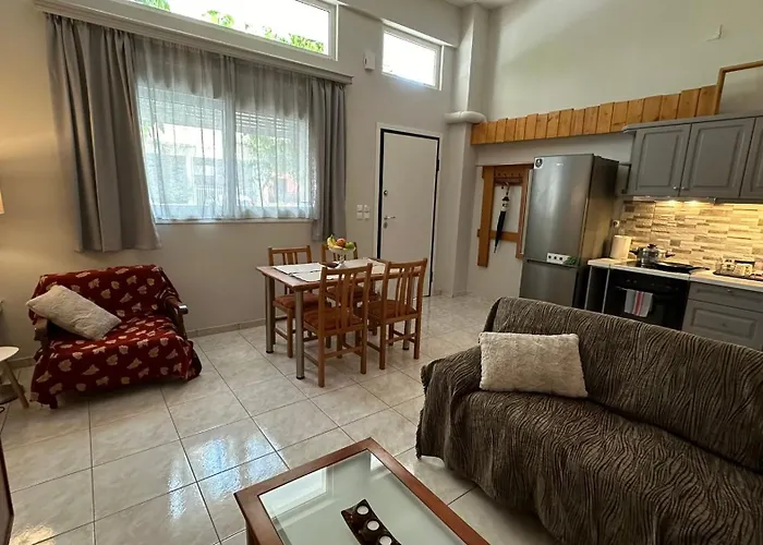 Eliasnest Evterpi - με σοφίτα και κήπο στο κέντρο της καλαμάτας