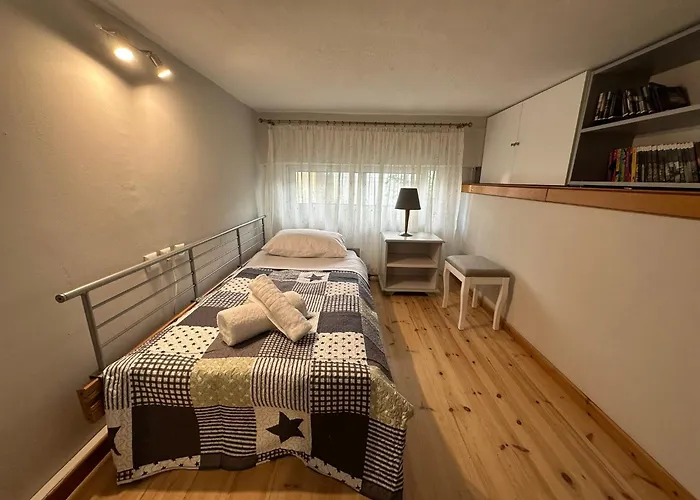 Eliasnest Evterpi - με σοφίτα και κήπο στο κέντρο της καλαμάτας Apartamento