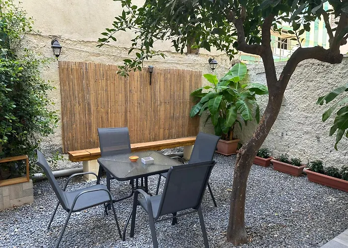 Apartamento Eliasnest Evterpi - με σοφίτα και κήπο στο κέντρο της καλαμάτας *