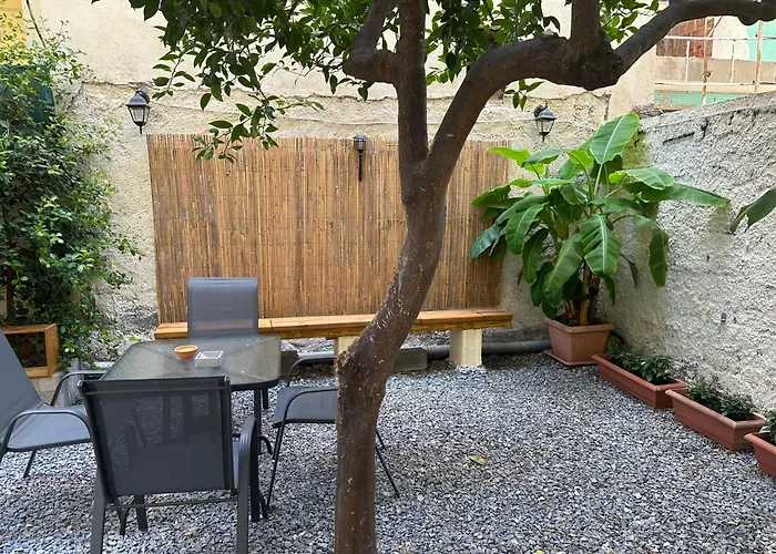 Eliasnest Evterpi - με σοφίτα και κήπο στο κέντρο της καλαμάτας Apartamento *