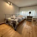 Eliasnest Evterpi - με σοφίτα και κήπο στο κέντρο της καλαμάτας