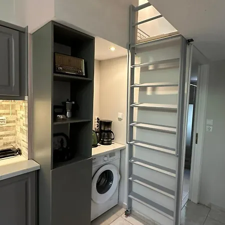 Eliasnest Evterpi - με σοφίτα και κήπο στο κέντρο της καλαμάτας Kalamata