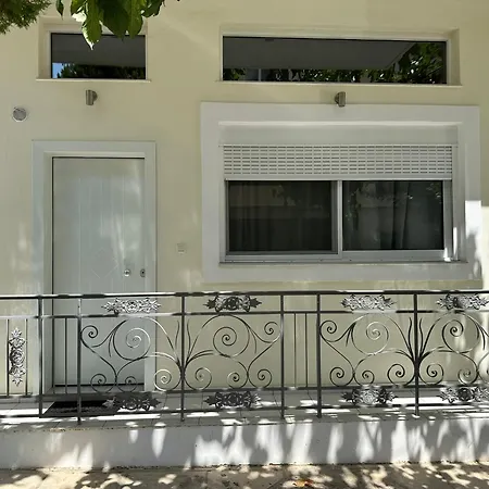 Eliasnest Evterpi - με σοφίτα και κήπο στο κέντρο της καλαμάτας * Kalamata