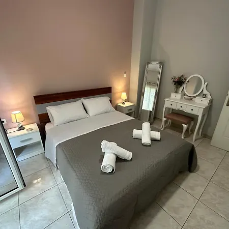 Eliasnest Evterpi - με σοφίτα και κήπο στο κέντρο της καλαμάτας Διαμέρισμα Καλαμάτα