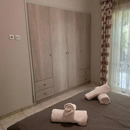 Eliasnest Evterpi - με σοφίτα και κήπο στο κέντρο της καλαμάτας * Καλαμάτα