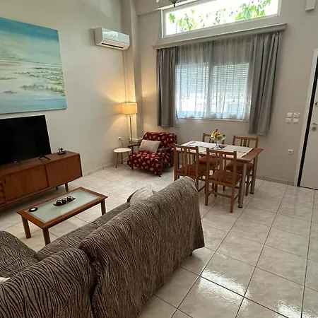 Eliasnest Evterpi - με σοφίτα και κήπο στο κέντρο της καλαμάτας * Καλαμάτα