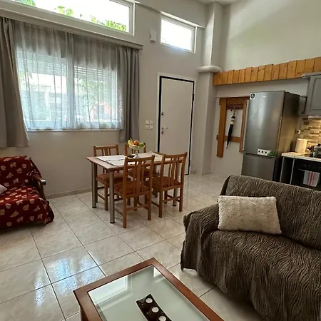 Eliasnest Evterpi - με σοφίτα και κήπο στο κέντρο της καλαμάτας