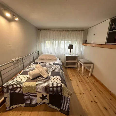 Eliasnest Evterpi - με σοφίτα και κήπο στο κέντρο της καλαμάτας Apartment