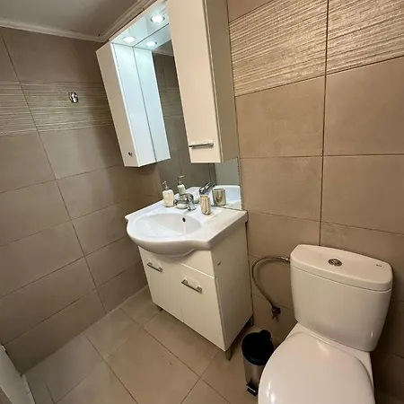 Eliasnest Evterpi - με σοφίτα και κήπο στο κέντρο της καλαμάτας *