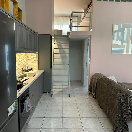 Eliasnest Evterpi - με σοφίτα και κήπο στο κέντρο της καλαμάτας Διαμέρισμα