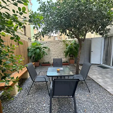 Apartment Eliasnest Evterpi - με σοφίτα και κήπο στο κέντρο της καλαμάτας