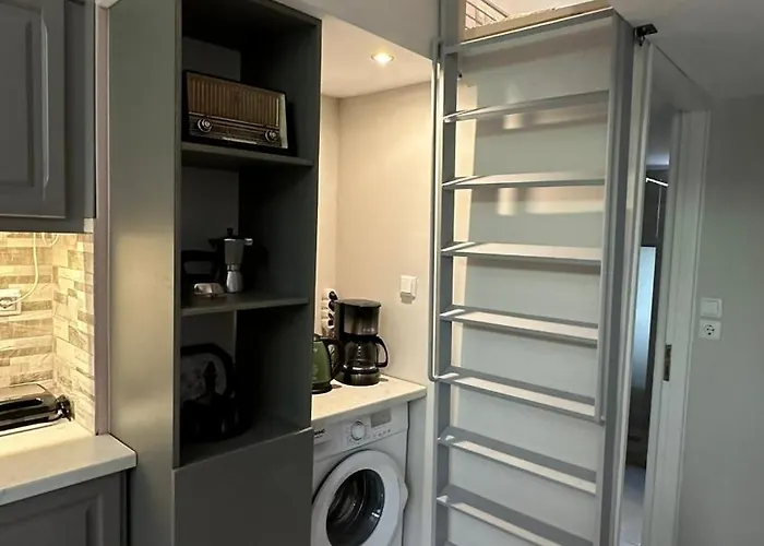 Eliasnest Evterpi - με σοφίτα και κήπο στο κέντρο της καλαμάτας 칼라마타