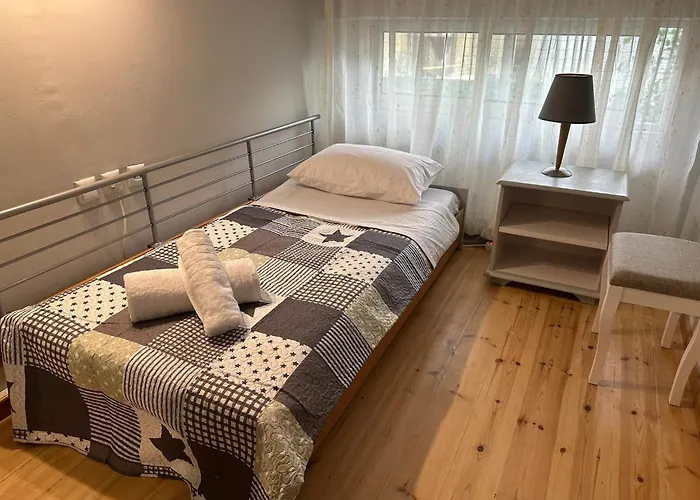 Eliasnest Evterpi - με σοφίτα και κήπο στο κέντρο της καλαμάτας