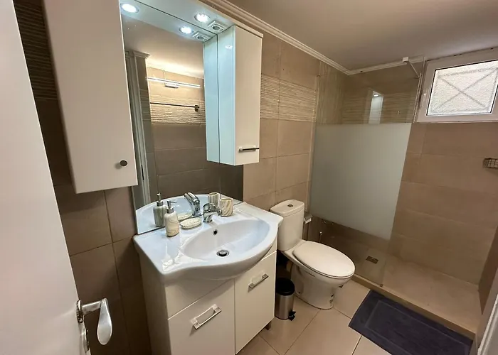 Eliasnest Evterpi - με σοφίτα και κήπο στο κέντρο της καλαμάτας 아파트