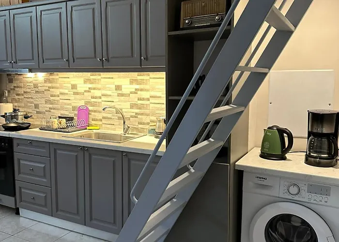 Eliasnest Evterpi - με σοφίτα και κήπο στο κέντρο της καλαμάτας 칼라마타