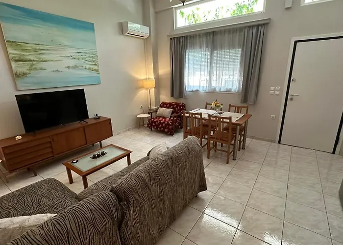 Eliasnest Evterpi - με σοφίτα και κήπο στο κέντρο της καλαμάτας * 칼라마타