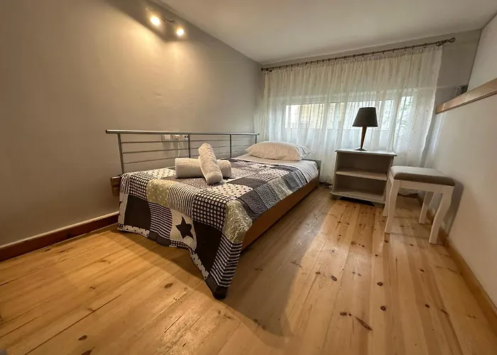 Eliasnest Evterpi - με σοφίτα και κήπο στο κέντρο της καλαμάτας