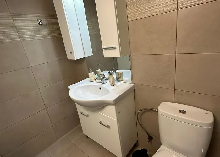 Eliasnest Evterpi - με σοφίτα και κήπο στο κέντρο της καλαμάτας *