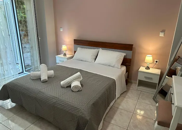 Eliasnest Evterpi - με σοφίτα και κήπο στο κέντρο της καλαμάτας